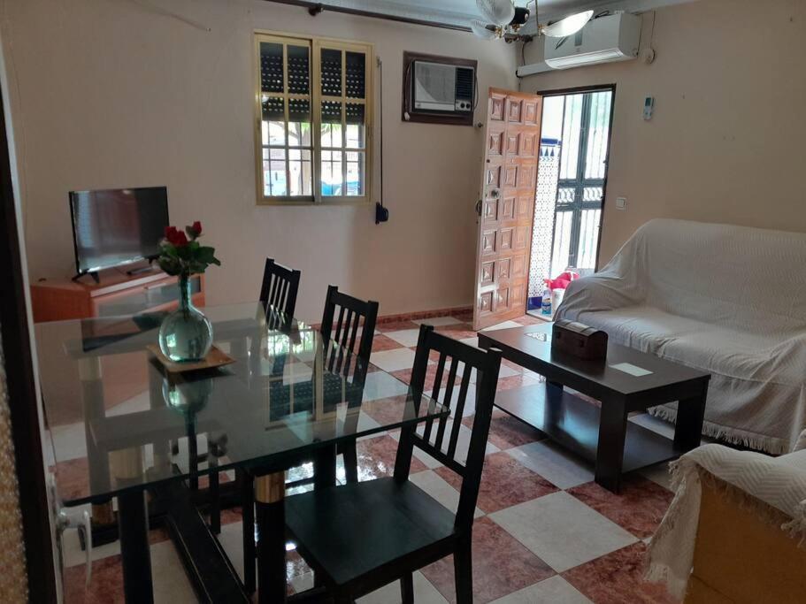 Disfruta De Un Barrio Tranquilo Apartment Alcala de Guadaira Luaran gambar