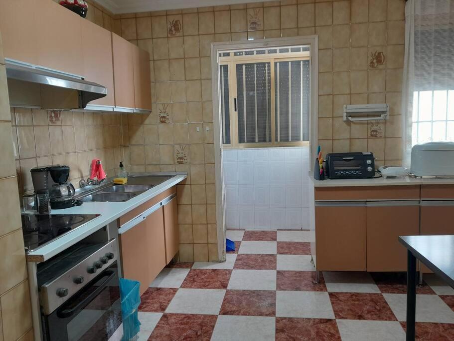 Disfruta De Un Barrio Tranquilo Apartment Alcala de Guadaira Luaran gambar
