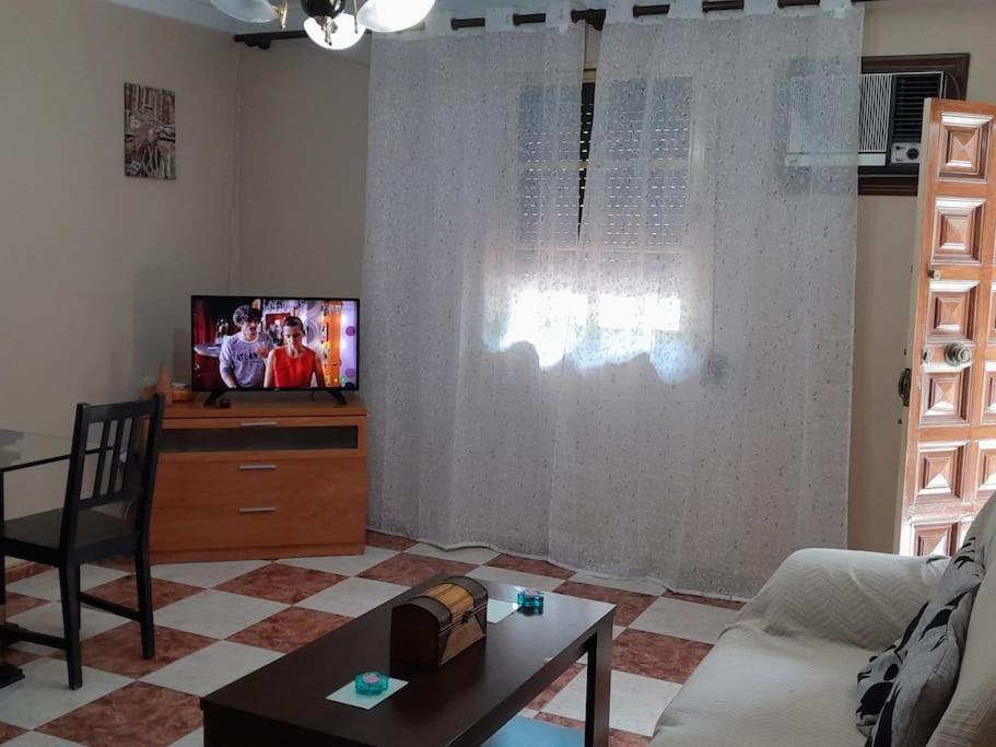 Disfruta De Un Barrio Tranquilo Apartment Alcala de Guadaira Luaran gambar