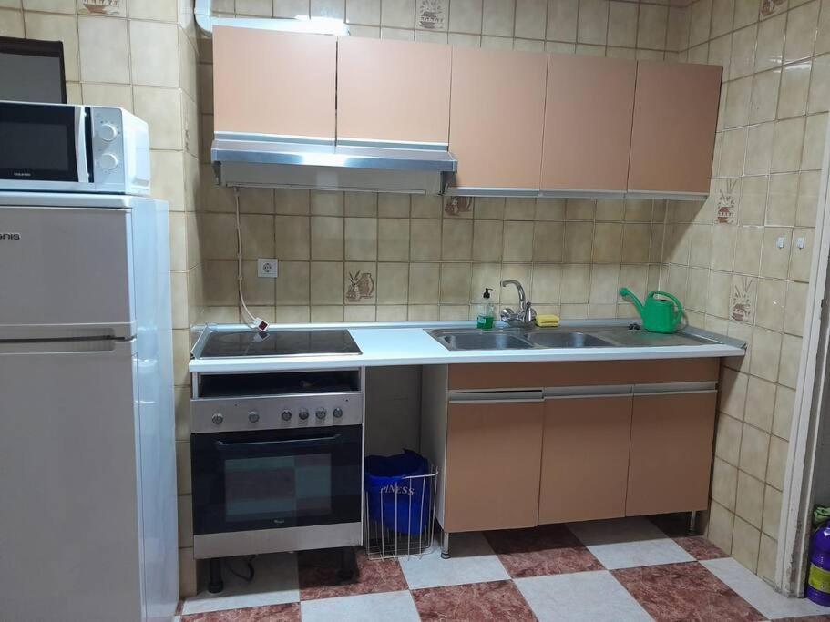 Disfruta De Un Barrio Tranquilo Apartment Alcala de Guadaira Luaran gambar
