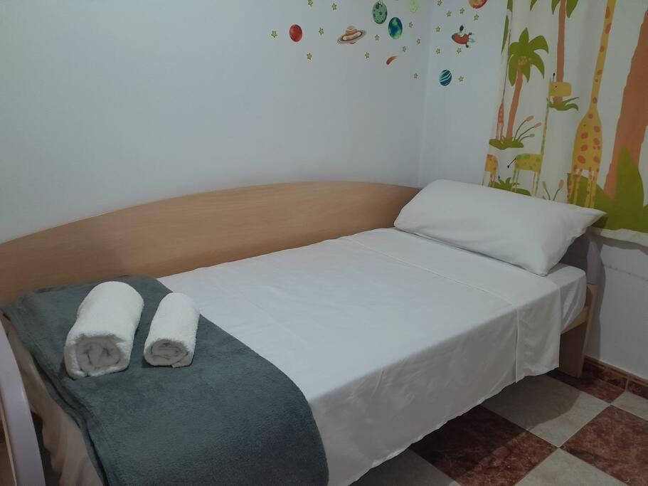 Disfruta De Un Barrio Tranquilo Apartment Alcala de Guadaira Luaran gambar