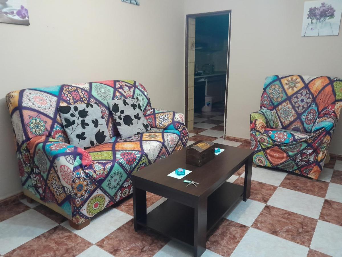 Disfruta De Un Barrio Tranquilo Apartment Alcala de Guadaira Luaran gambar